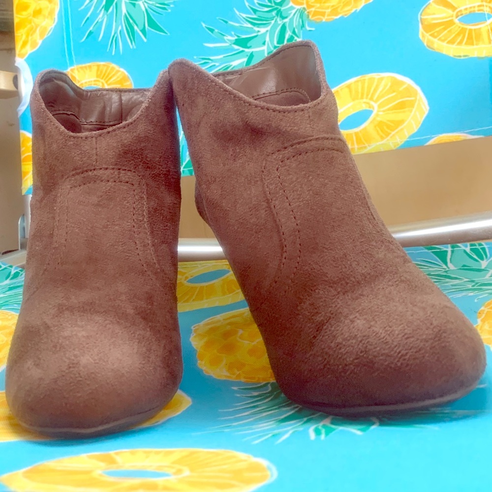Tan brown ankle Boots / Booties size 7.5